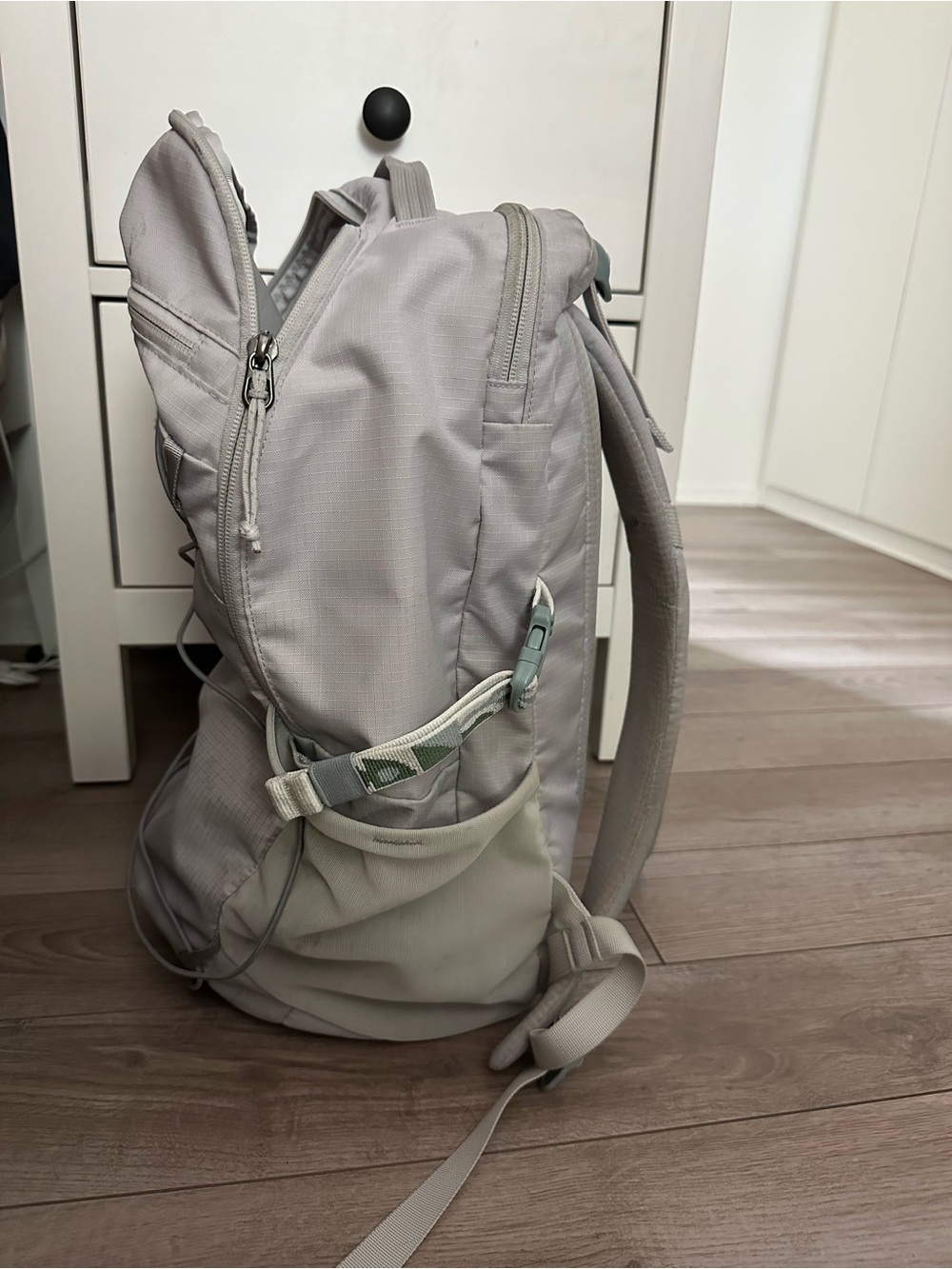 Patagonia REFUGIO DAYPACK 30L Crisp Grey - Picture 7 of 8